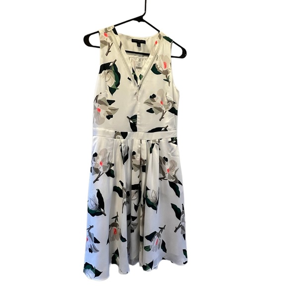 Banana Republic Factory Dresses & Skirts - Banana Republic Factory Dress - Size 4 - It has pockets!